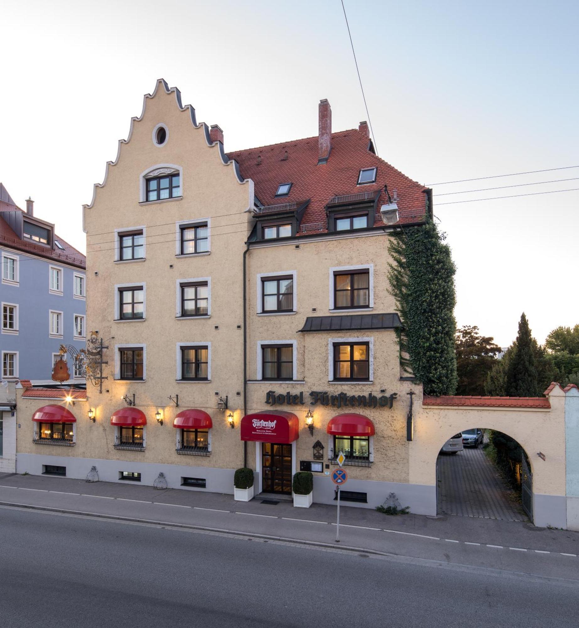 Simones Hotel Fuerstenhof Ландсхут Екстериор снимка